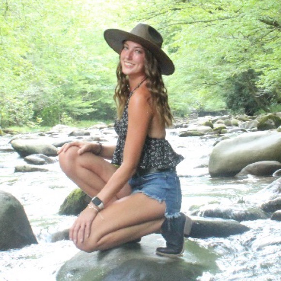 Meet your Posher, Jayda - Picture 3 of 3